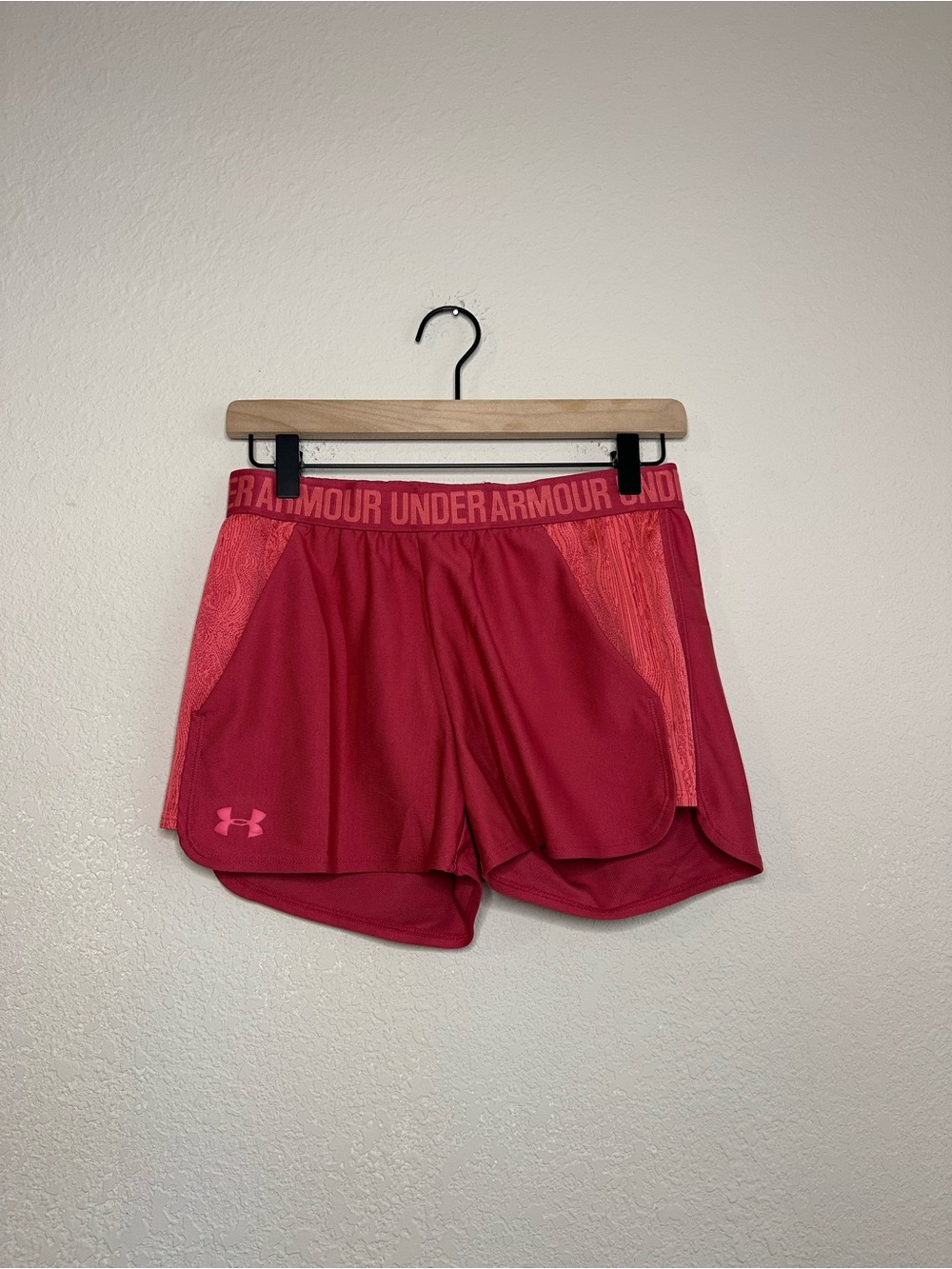 Under Armour Women’s Pink Athletic Shorts Size Small